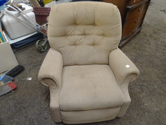 lot 343 image: Recliner