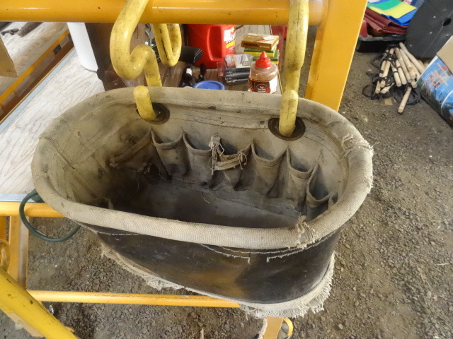 lot 363 image: Tool Bucket