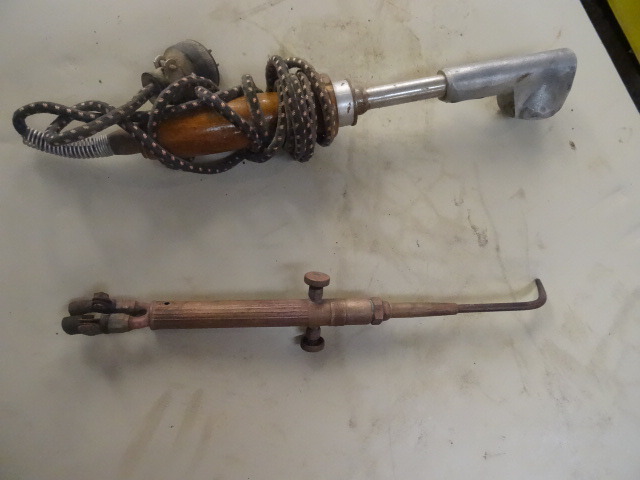 lot 366 image: Glue Melter