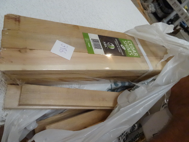 lot 386 image: Cedar Shims