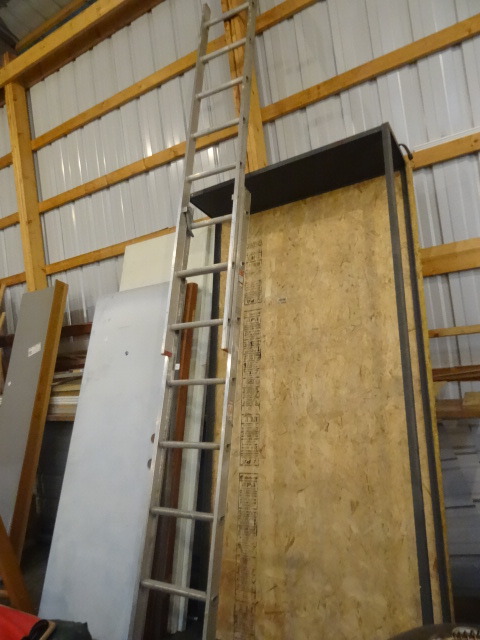 lot 403 image: Extension Ladder