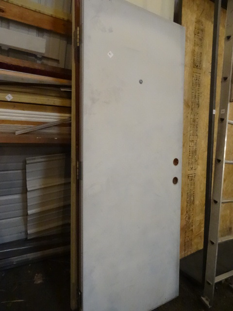lot 405 image: Doors
