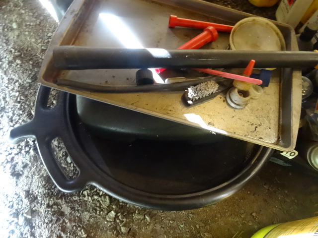 lot 417 image: Oil Changing Pans