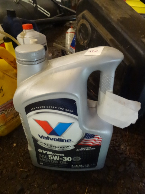 lot 420 image: Synthetic Oil
