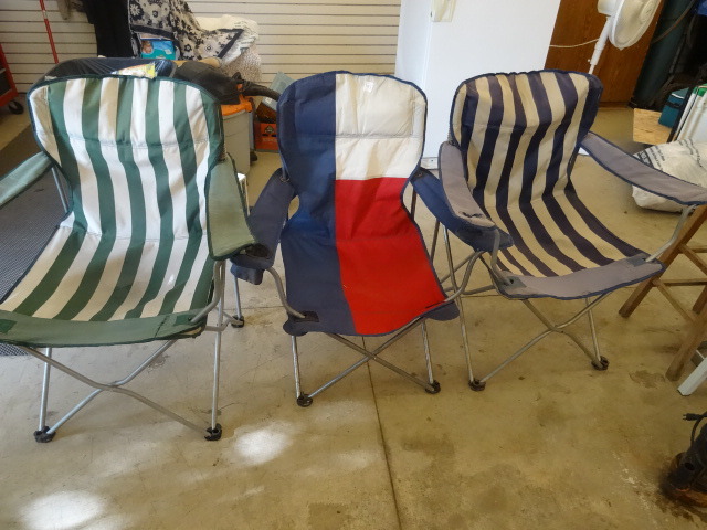 lot 425 image: Camping chairs