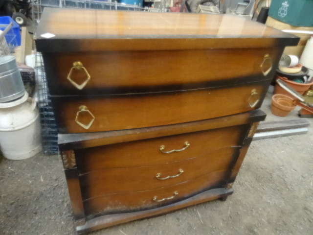lot 434 image: Vintage dresser