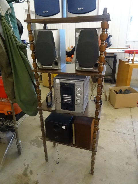 lot 437 image: Wood shelf