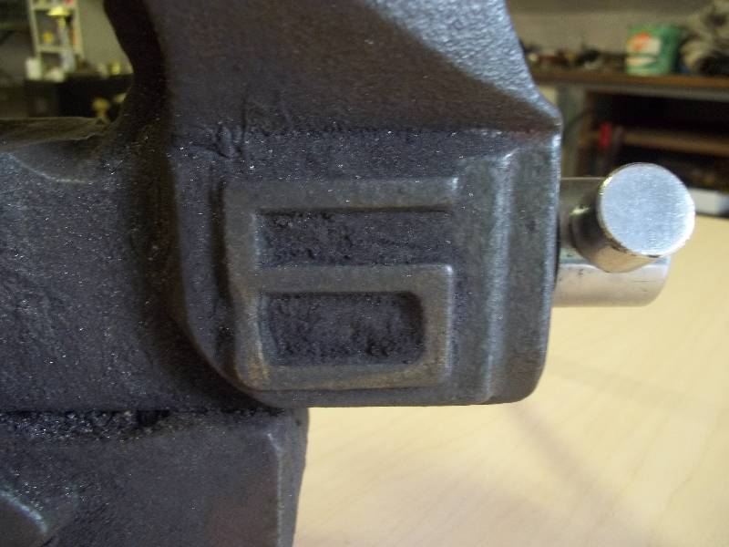 lot 1 image: Omega Vise