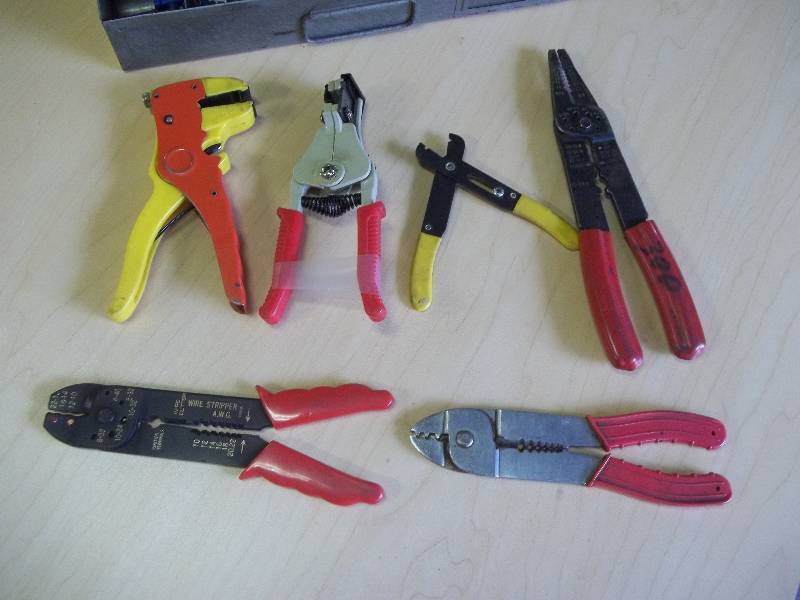 lot 8 image: Electrical Tools & Connectors