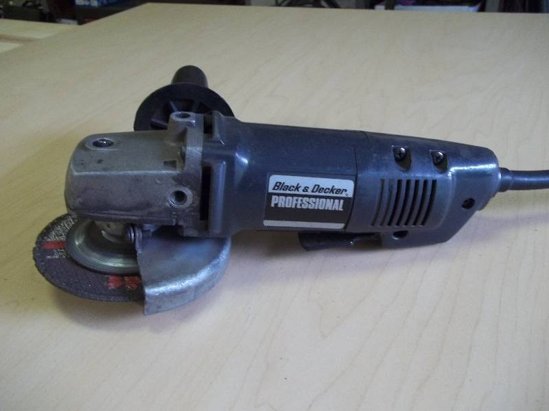 lot 11 image: Angle Grinder