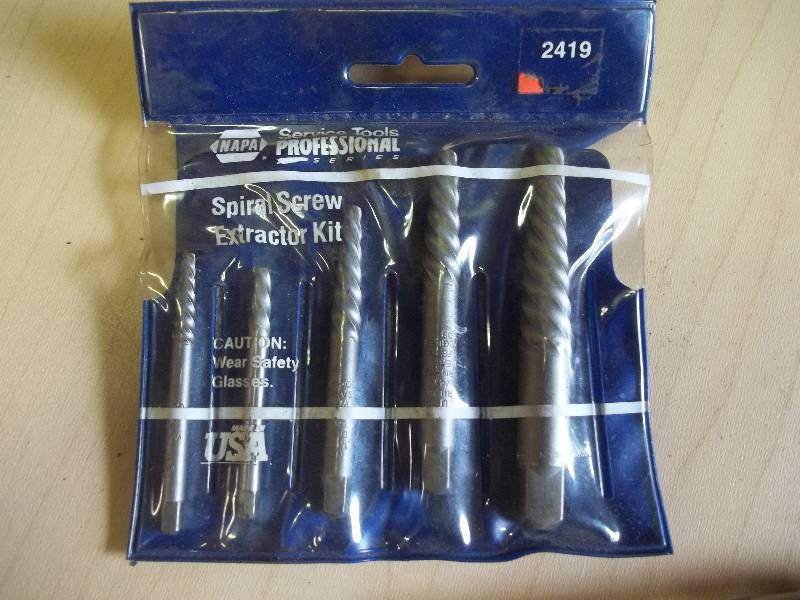 lot 17 image: Screw Extractor Sets & Re-threader set