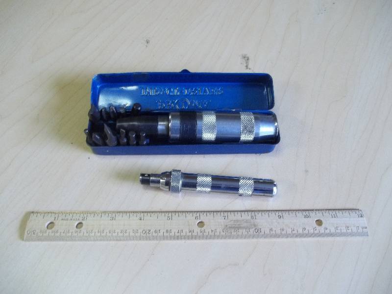lot 21 image: Impact Driver Set
