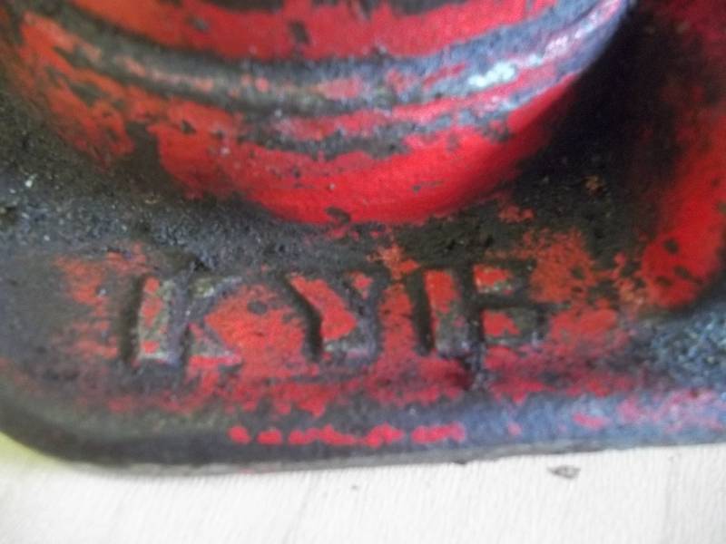 lot 22 image: Bottle Jacks
