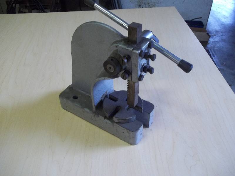 lot 23 image: Press