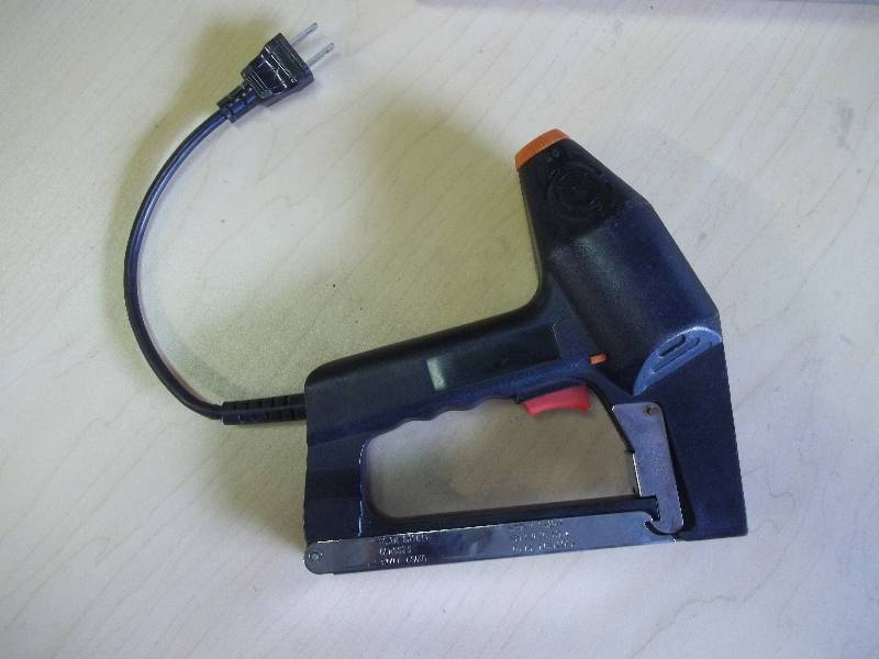 lot 40 image: Electric Stapler