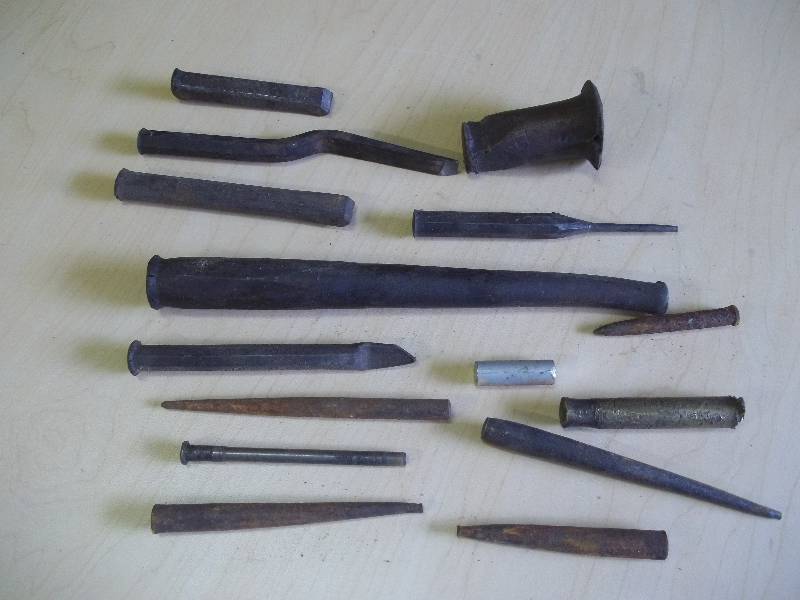 lot 41 image: Chisels & Punches