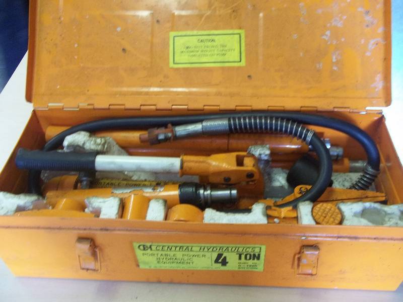 lot 209 image: Portable Power Hydraulic Equipment