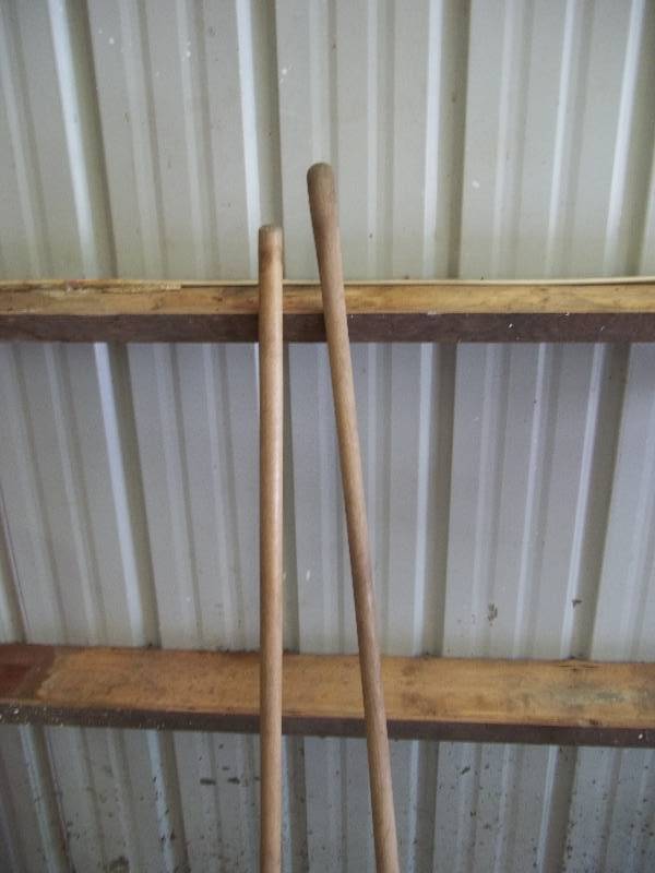 lot 393 image: Misc Yard Tools
