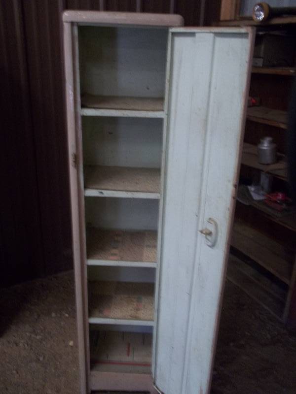 lot 562 image: Metal Cabinet