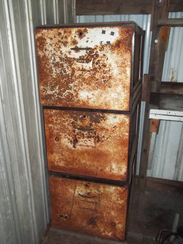 lot 594 image: Metal Shelves