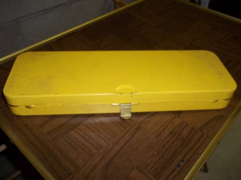 lot 606 image: Vintage Gun Cleaning Kit