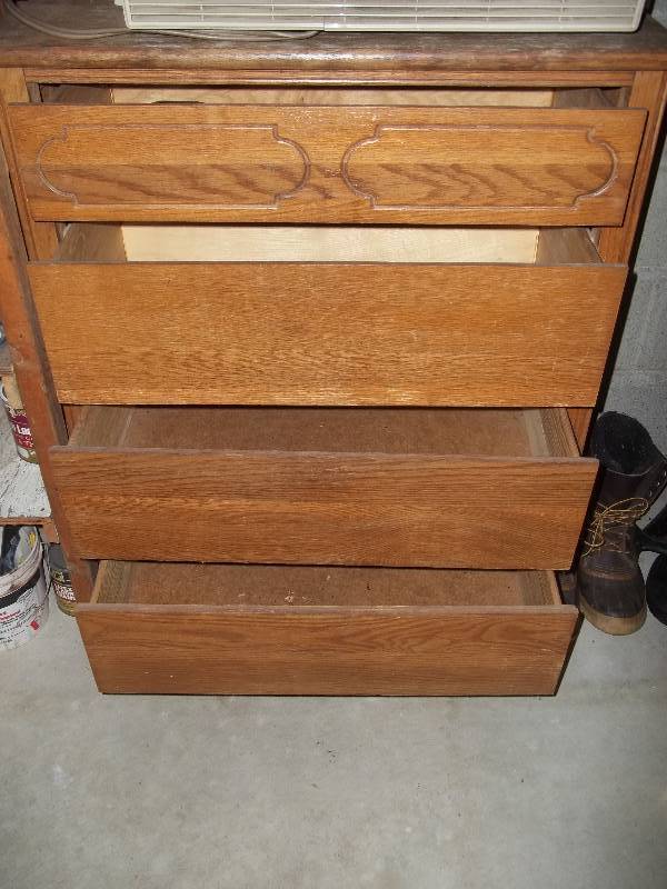 lot 648 image: Dresser
