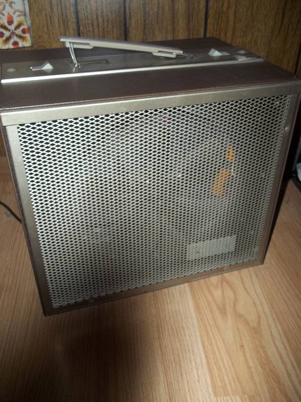 lot 668 image: Electric Air Cleaner