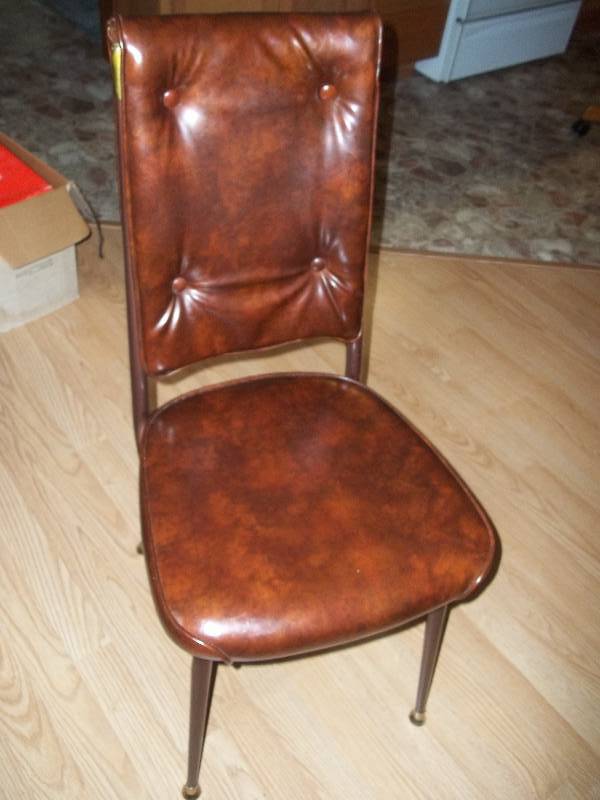 lot 672 image: Solid Wood Table With Folding Sides & Chairs