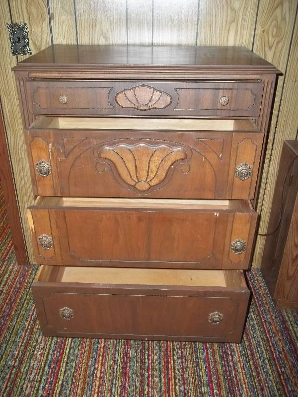 lot 673 image: Wooden Dresser