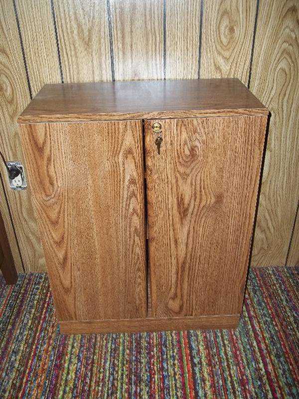 lot 675 image: Locking Wooden Cabinet