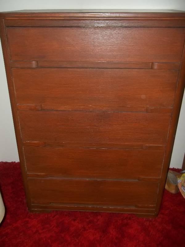 lot 684 image: Solid Wood Dresser