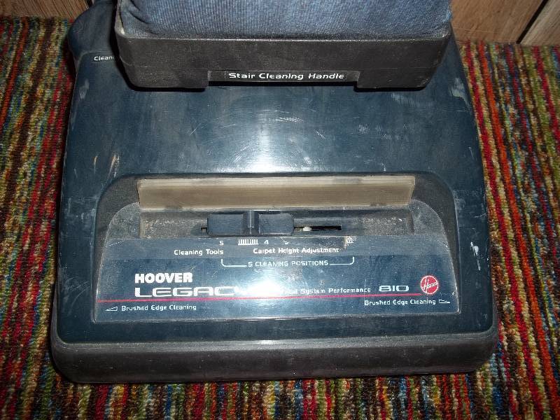 lot 689 image: Vacuum