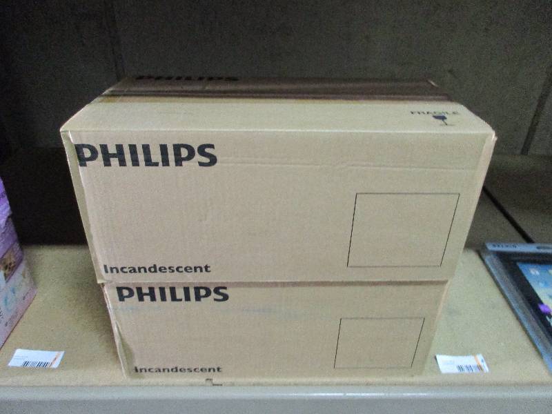 2 boxes of light bulbs