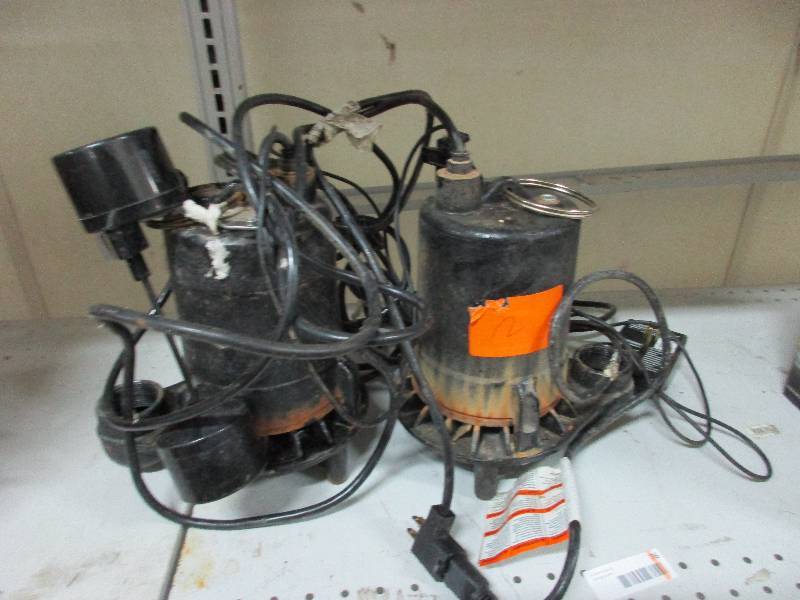 2 Cast iron pumps