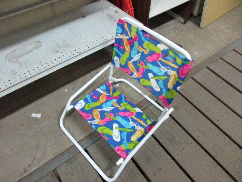 2 lawn chairs