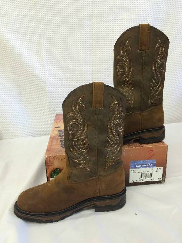 lot 3 image: Laredo Mens Wellington Boot-Wide 8 EW