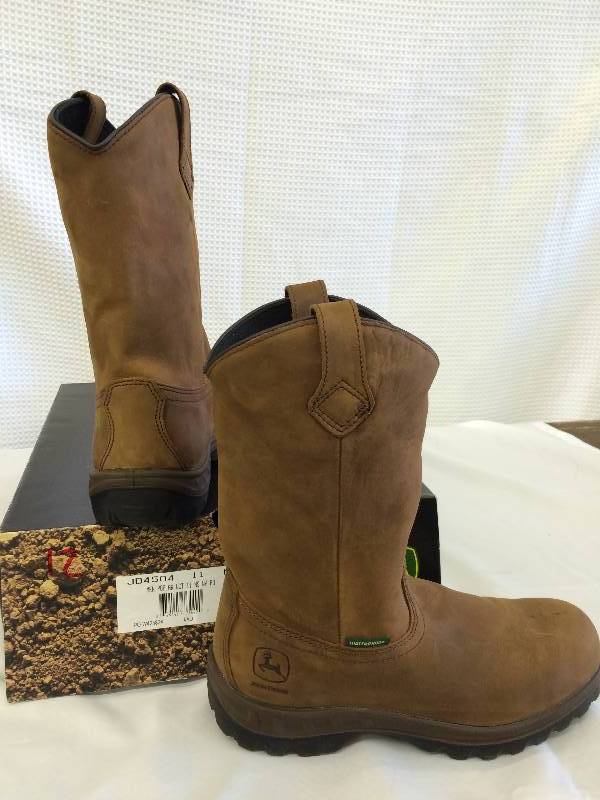 lot 12 image: John Deere Mens Waterproof Wellington Boot 11M
