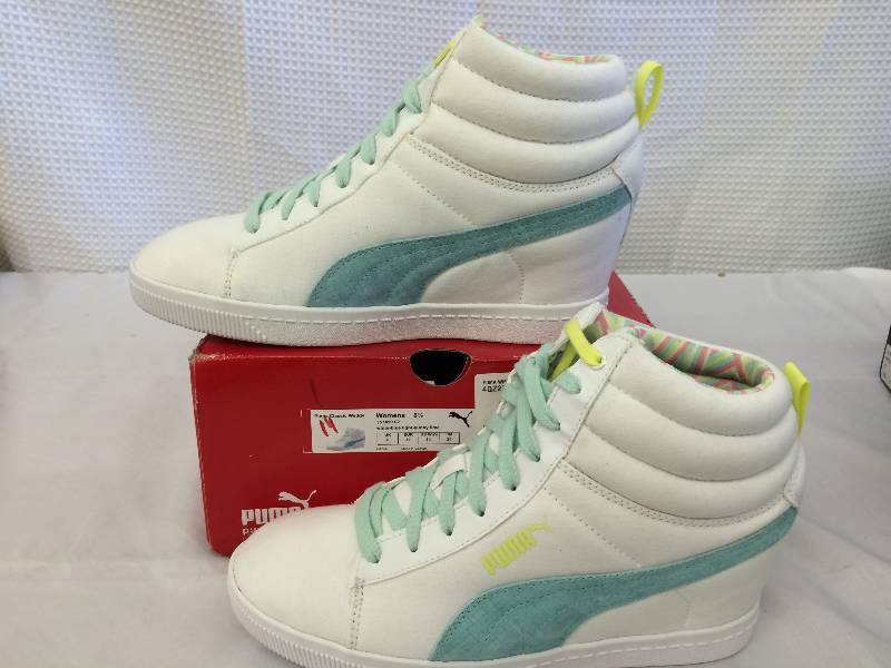 lot 14 image: Puma Womens Classic Wedge Canvas Sneaker 8.5