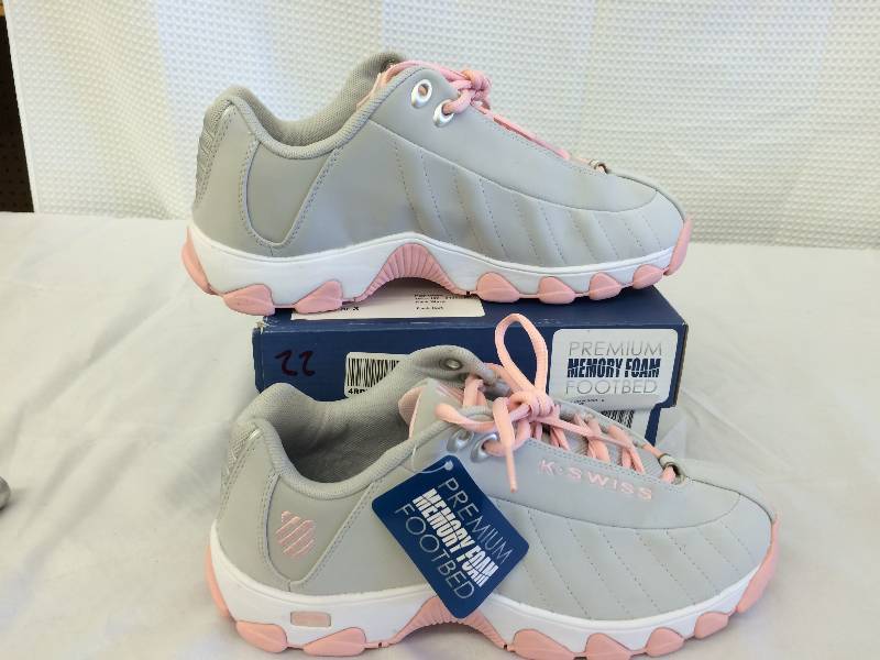 lot 22 image: K-Swiss Womens ST329 size 9