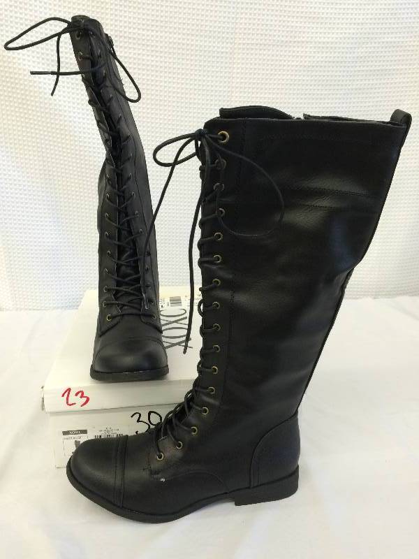 lot 23 image: XOXO Bonnie Faux Leather Fashion Mid-Calf Boots size 6.5
