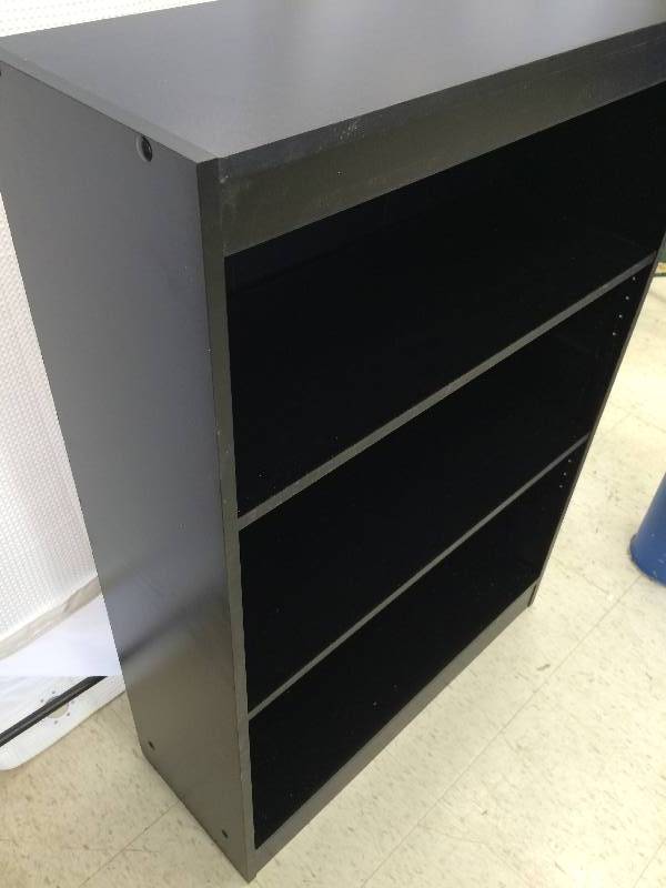 lot 88 image: brand new 3 sheld book shelf