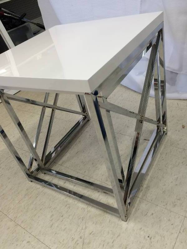 lot 92 image: 2 different size endtables brand new