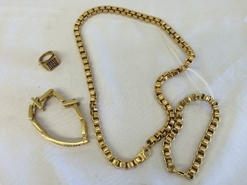 lot 146 image: gold tone jewelery