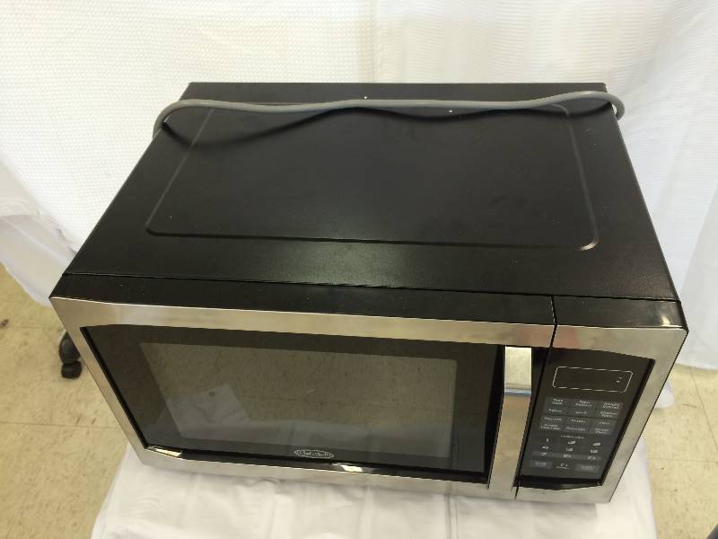 lot 111 image: Chefs Mark 1100 Watt Microwave Oven 1.6 cu ft EM145A5L