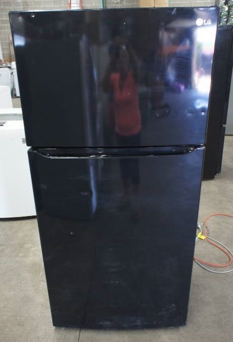 lot 4 image: LG Refrigerator - Model # (LTC24380SB)