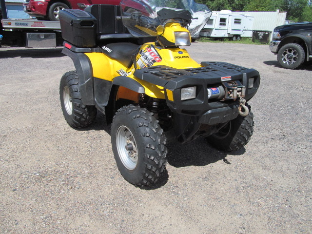 lot 2 image: 2004 Polaris 400 Sportsman