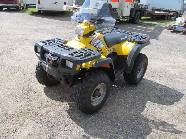 lot 6 image: 2004 Polaris 400 Sportsman