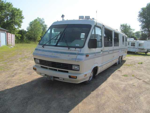 lot 7 image: 1987 Winnebago Elantra