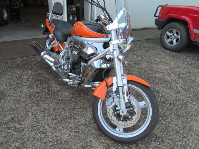 lot 8 image: 2008 Hyosung Avitar