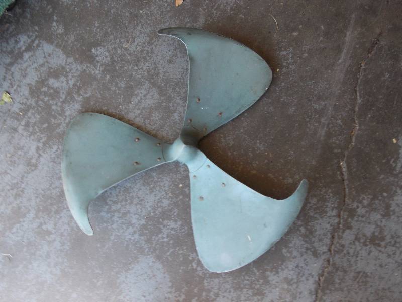 lot 9 image: 24 Inch Fan BladePropeller